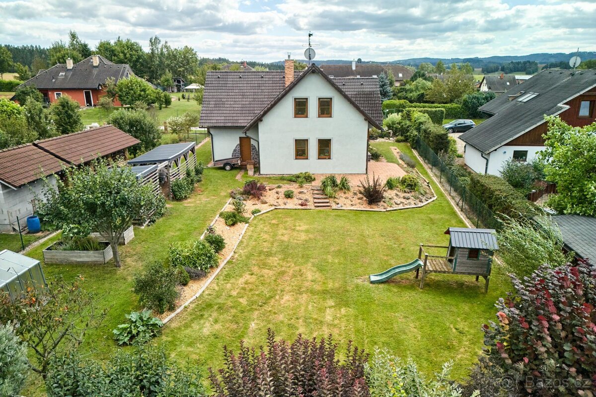 Prodej rodinného domu dispozice 5+kk ve Vlčicích - 6