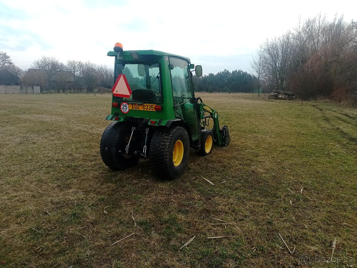 Jonh Deere 2720 s nakladačem - 6