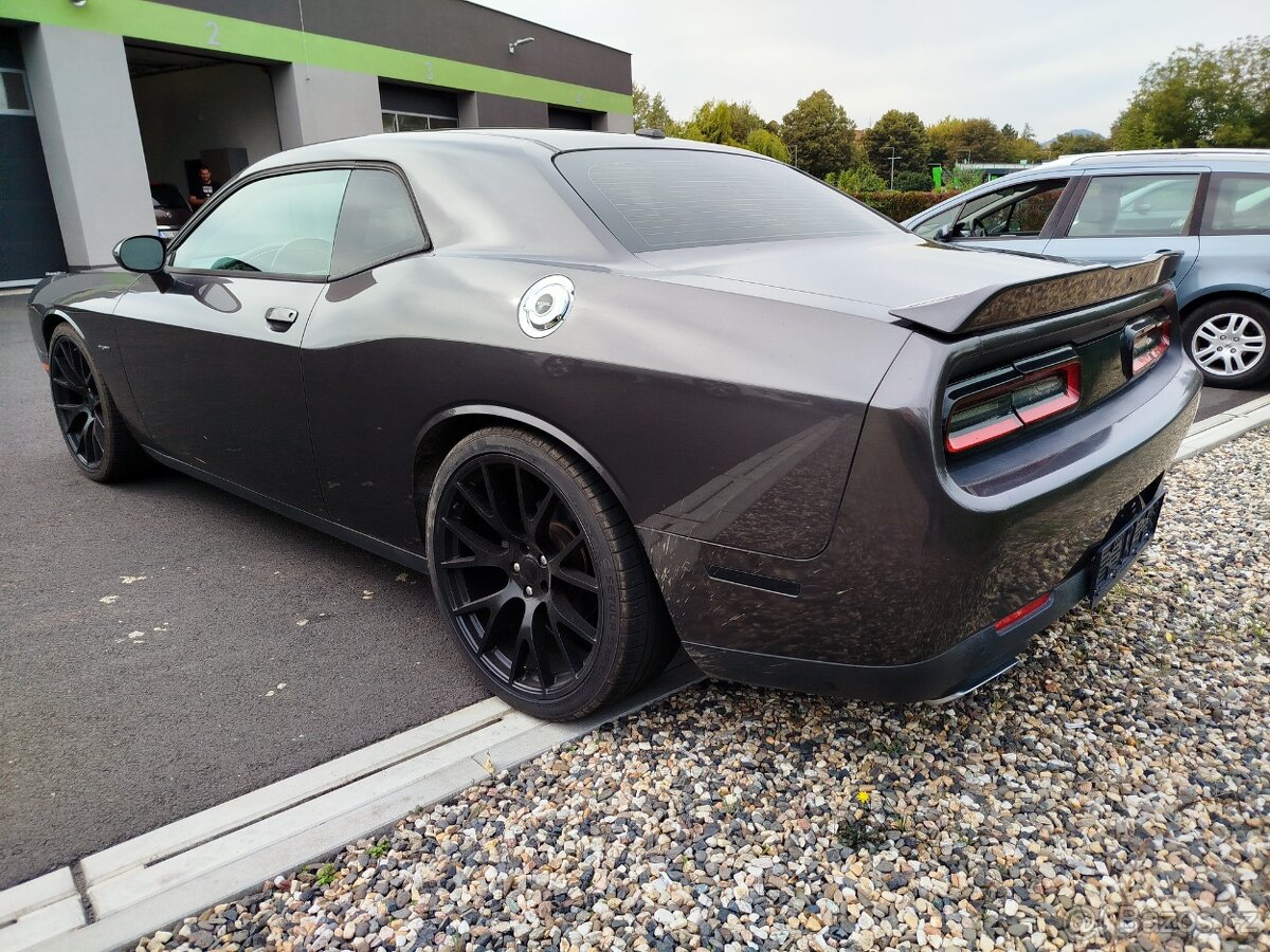 Dodge Challenger 5.7 hemi - 6