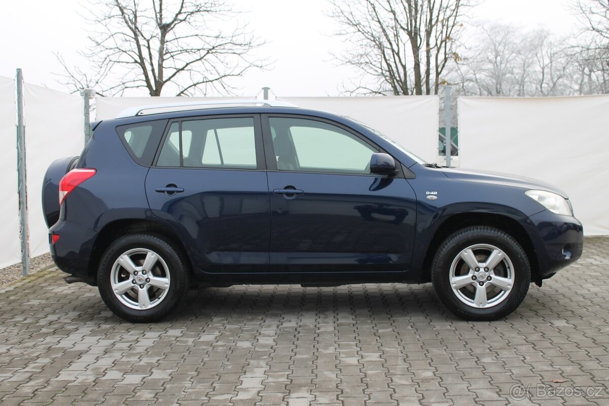 Toyota Rav4 2.2D-4D 100kW + 4X4 + BEZ KOROZE + TAŽNÉ - 6
