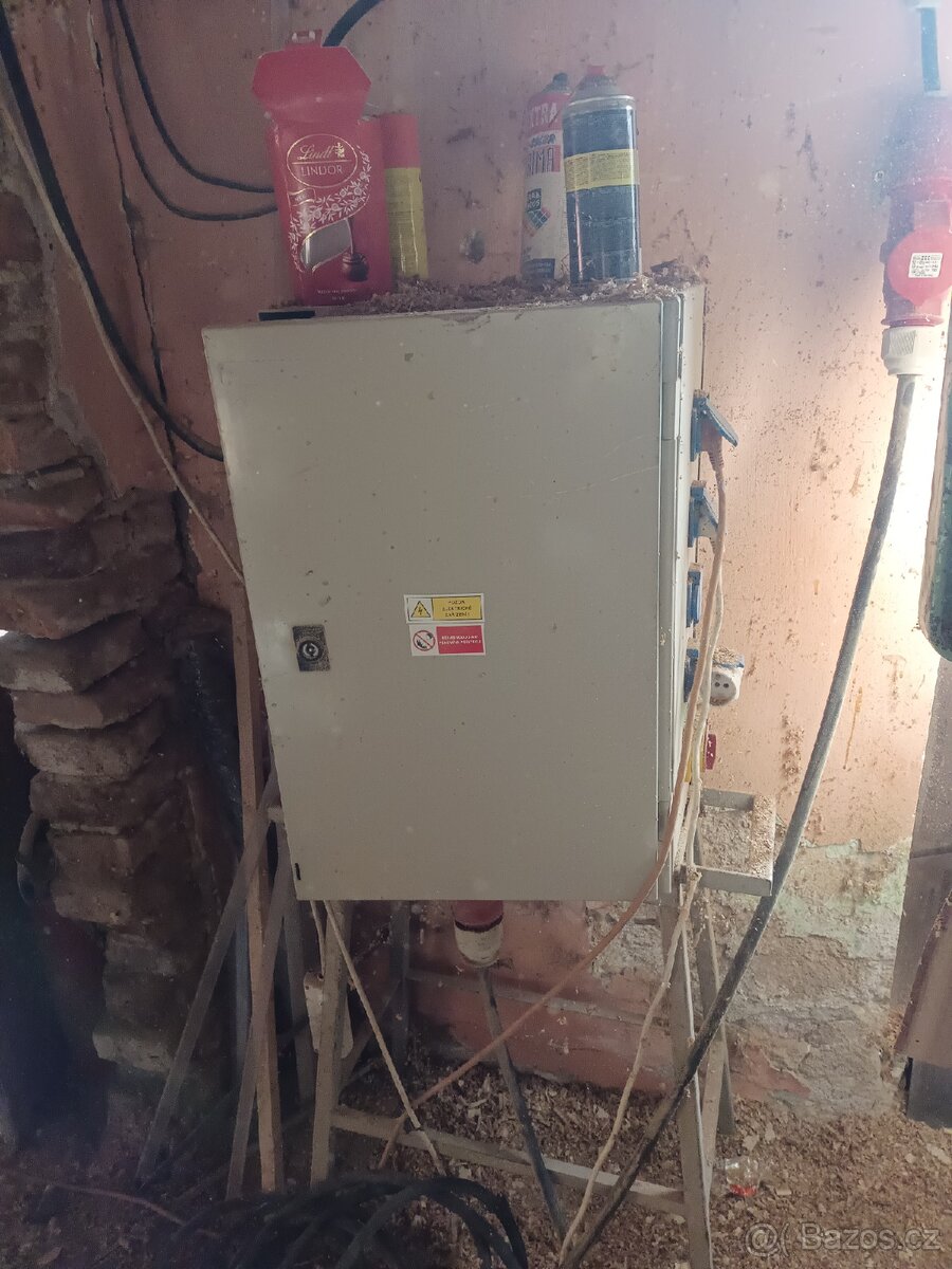 Vybavení truhlářské dílny,fréza,dlabačka,bruska. - 6