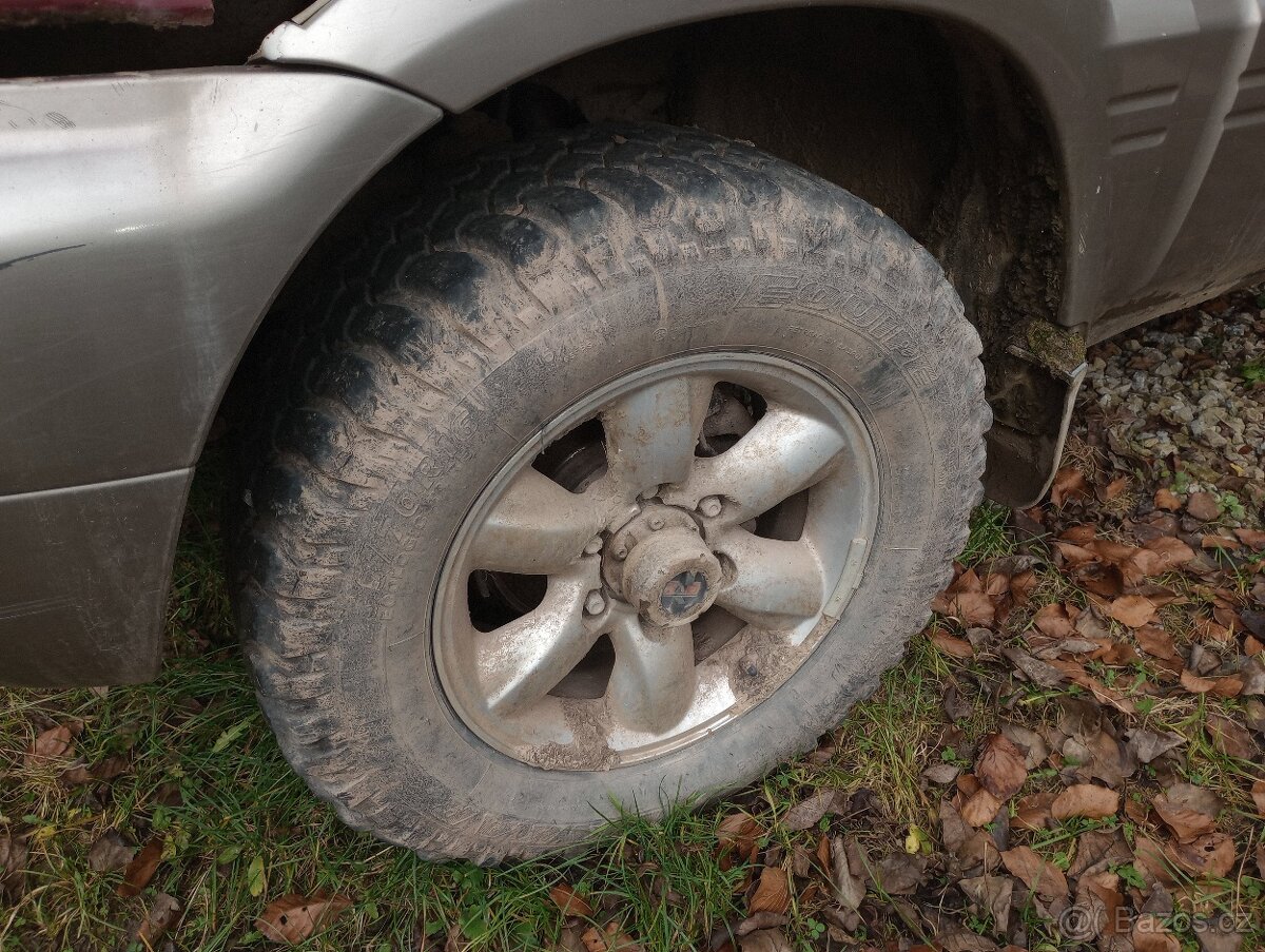 Terrano 2,7 TD automat - 6