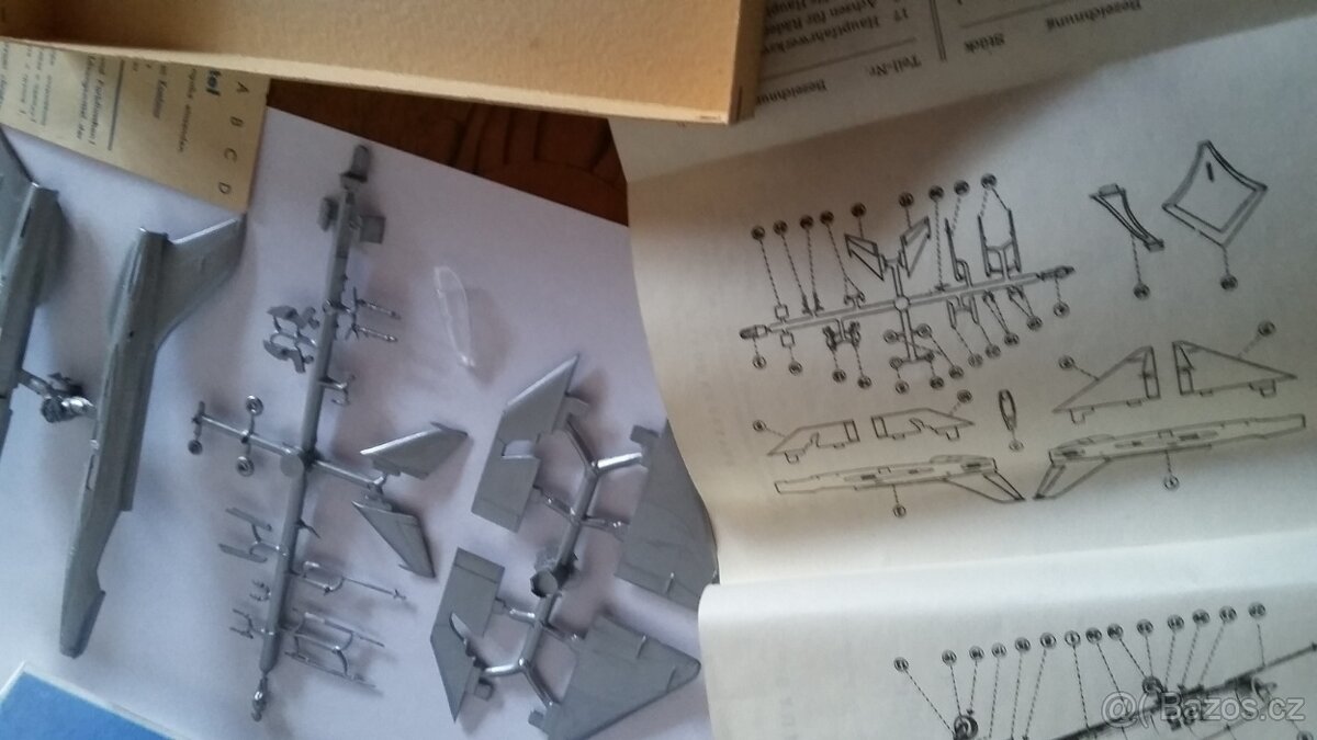 Starý plastikový model NDR Mig 21 Plasticart 1972 - 6