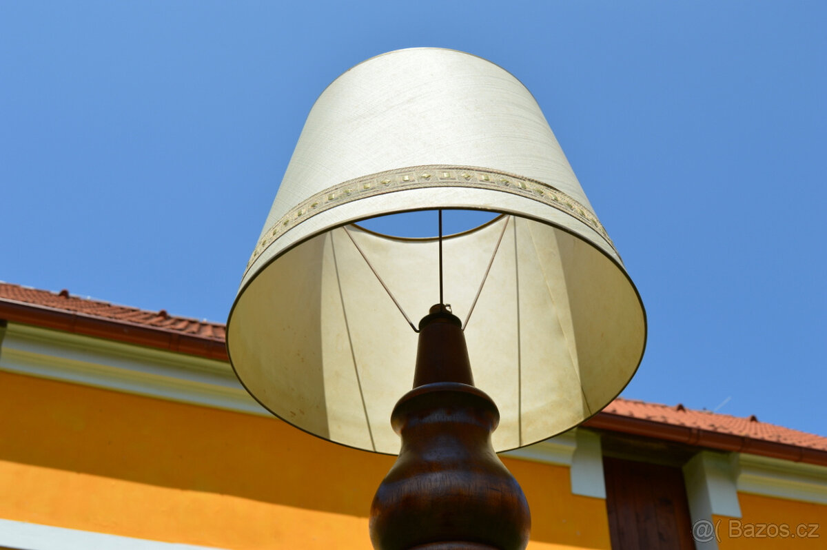 Podlahová stojací lampa s vyřezávanými figurkami - 6