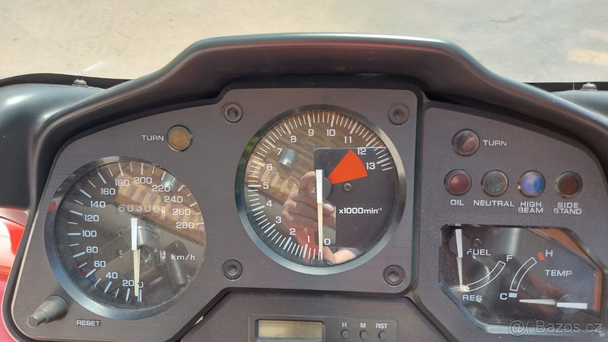 VFR750F,,typ RC36 - 6