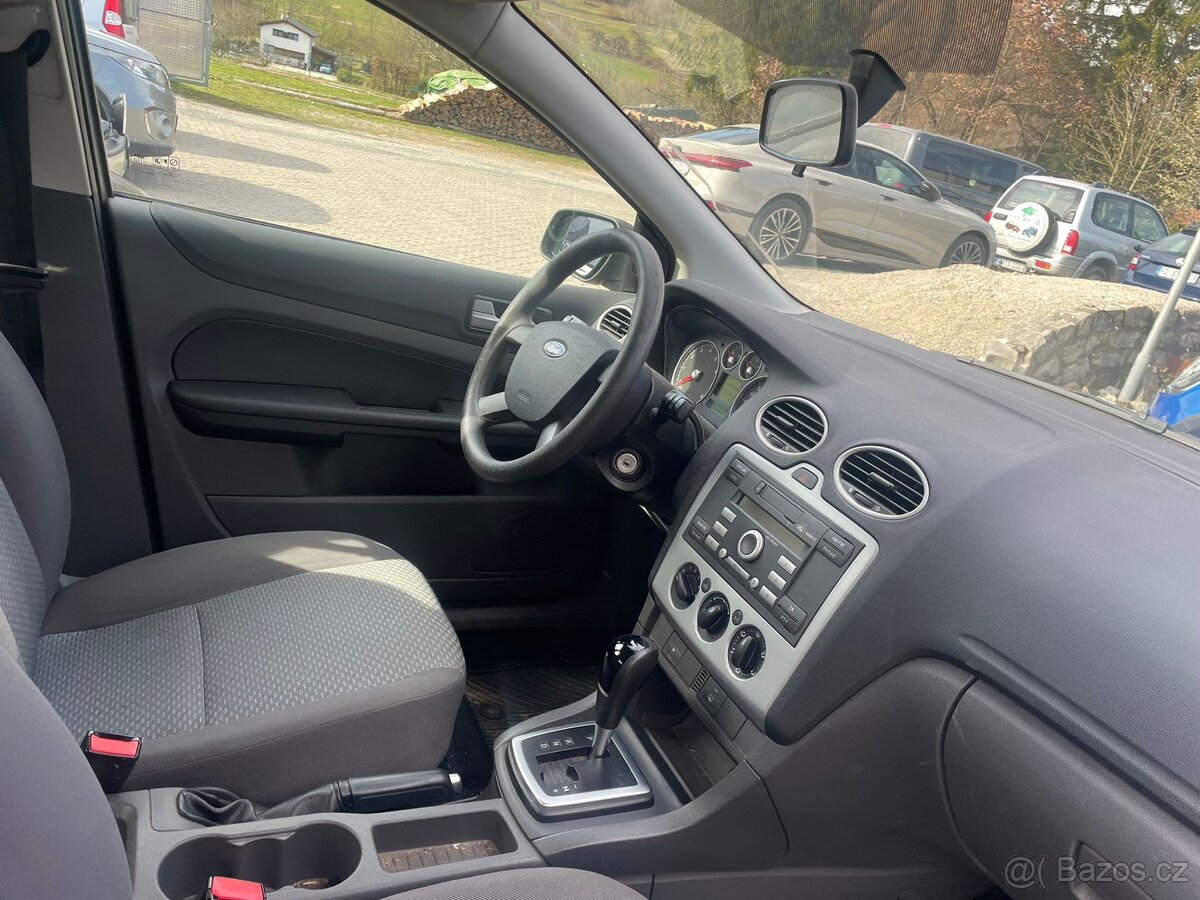 Ford Focus hatchback - 6