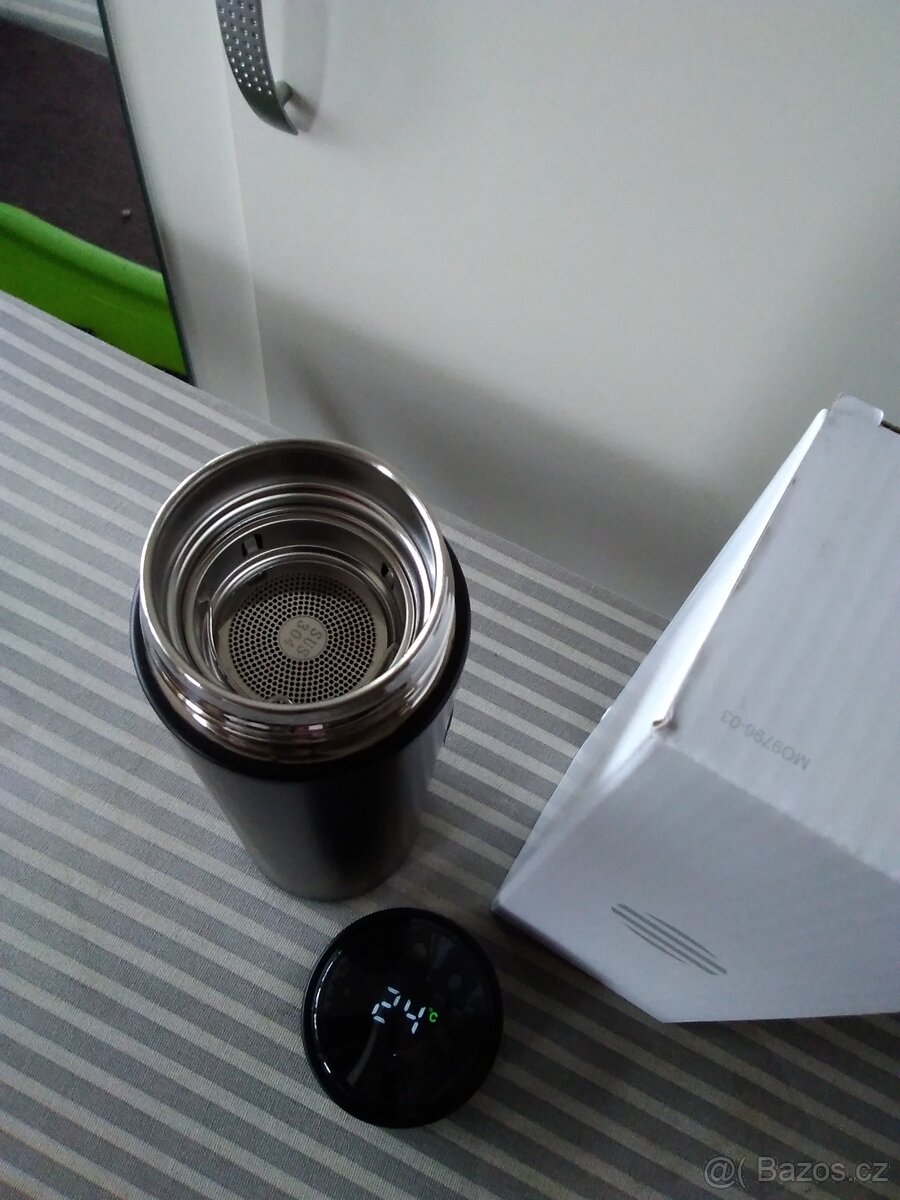 Nová termolahev se sítkem a displejem na teplotu. - 6