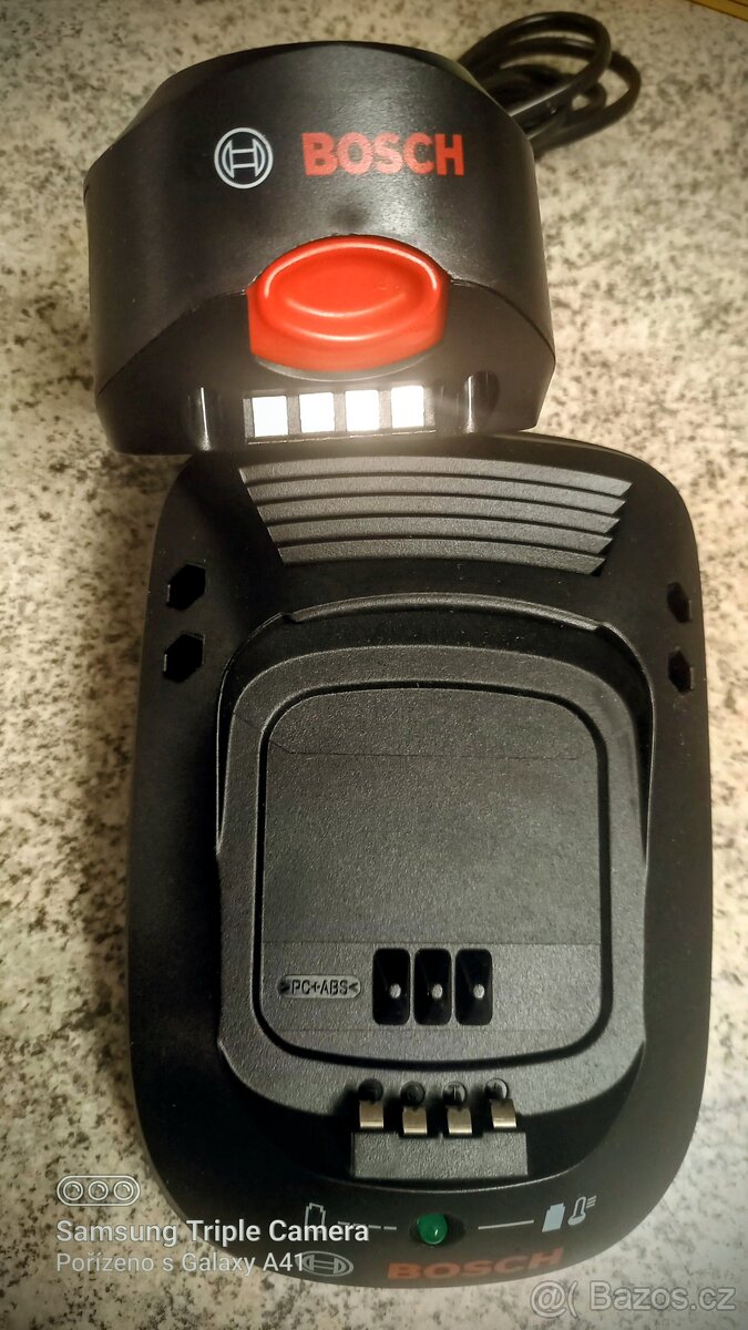 Bosch nabíječka +aku 18V - 6