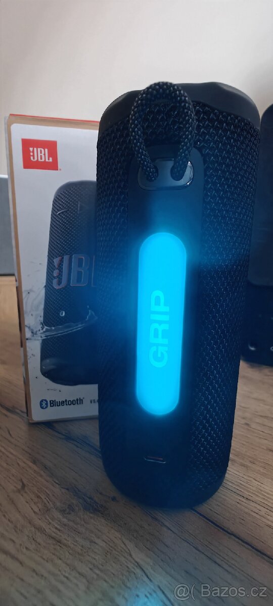 Přenosný reproduktor JBL Grip černý - 6