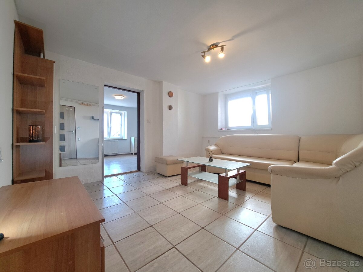 Prodej samostatně stojícího RD 3+1 + vinný sklep POLEŠOVICE - 6