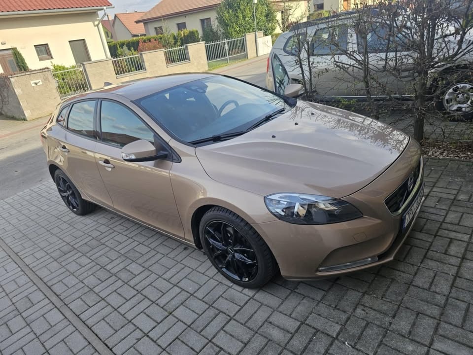 VOLVO V40 - 6