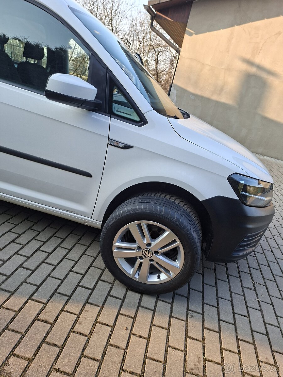 VW Caddy Maxi 2.0 TDI 7 MÍST - 6