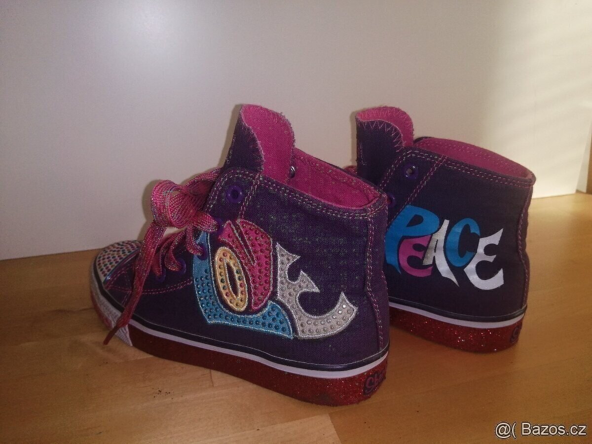 Nové dívčí tenisky Skechers, vel. 33,5 - 6