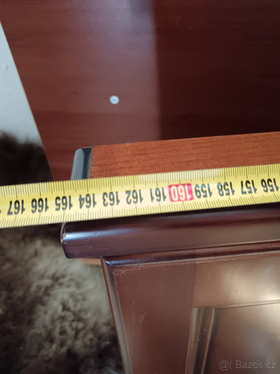 Komoda, postel, stůl - 6