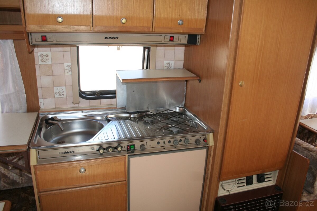 Karavan Dethleffs 490 s markýzou pro 5 osob. - 6