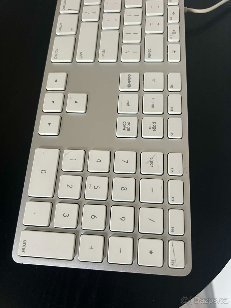 Drátová Apple klávesnice - 6