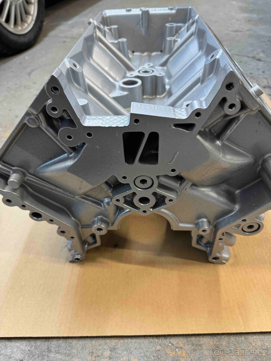 Blok motoru BMW V8 - 6