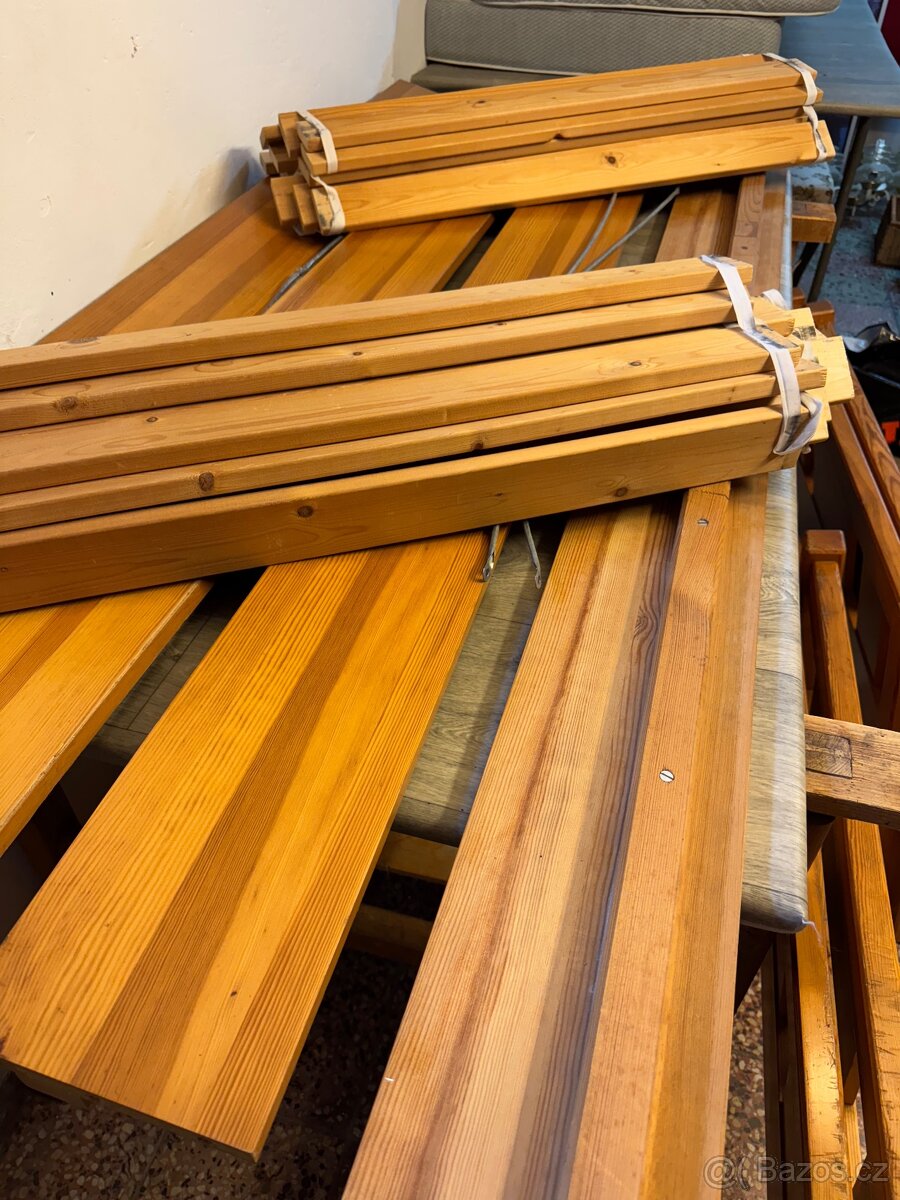 Dvě postele s rošty a matracemi - 6