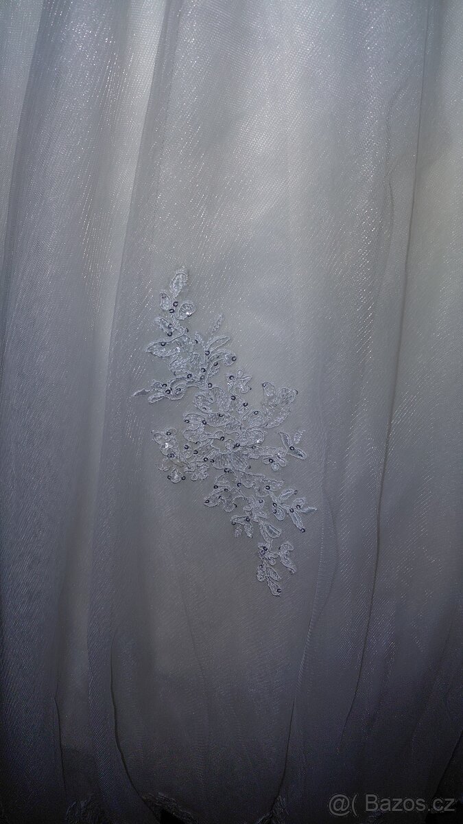 Krajkové svatební šaty - 6