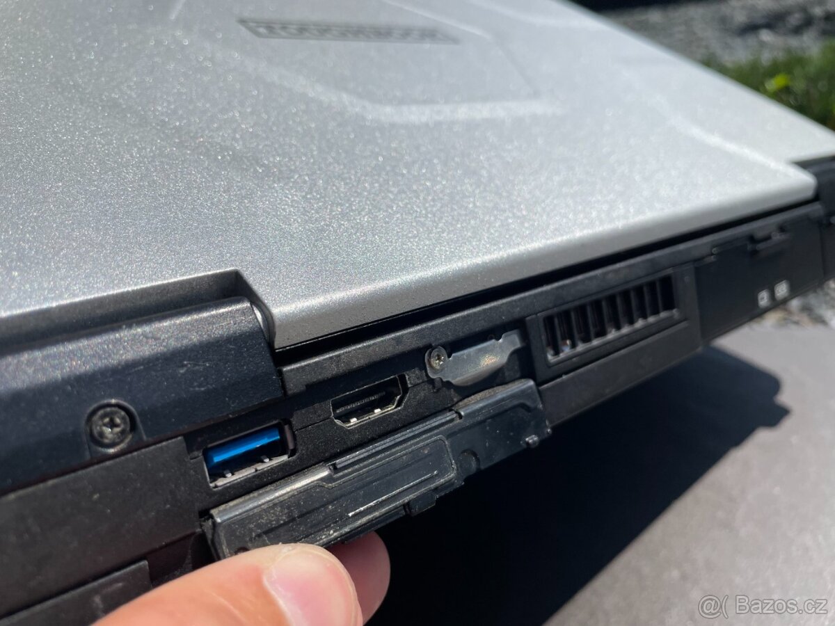 vojenský Panasonic CF-54 - 6.gen CPU / COM port / 4G LTE - 6