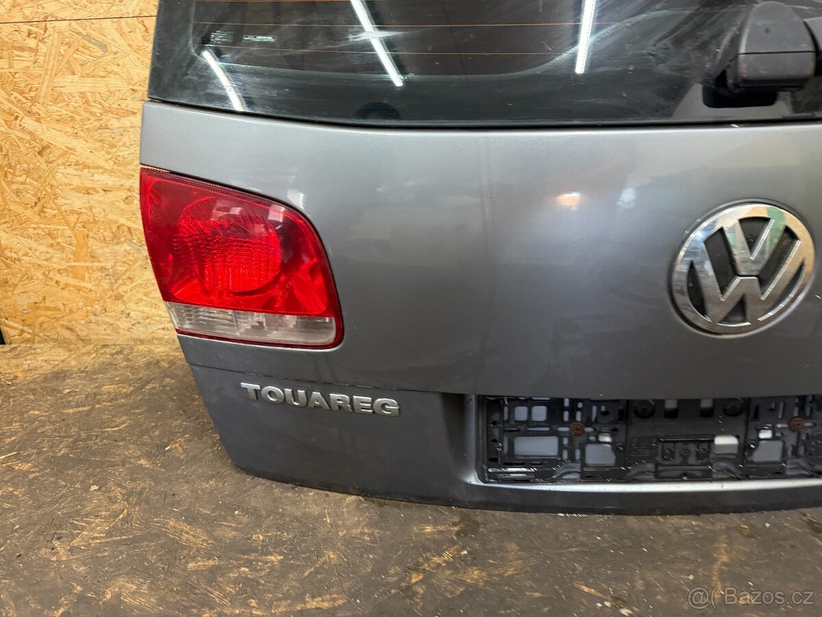 PÁTÉ DVEŘE KUFRU VW TOUAREG 7L LD7Z - 6