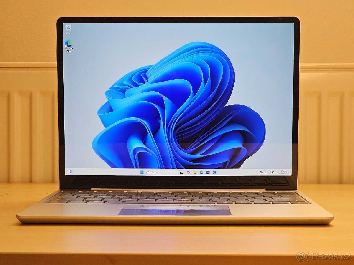 Microsoft Surface Laptop Go (1st Gen) 128GB (Stav B) - 6