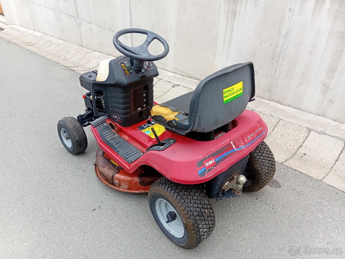 Prodám zahradní traktor Toro 13Hp - 6