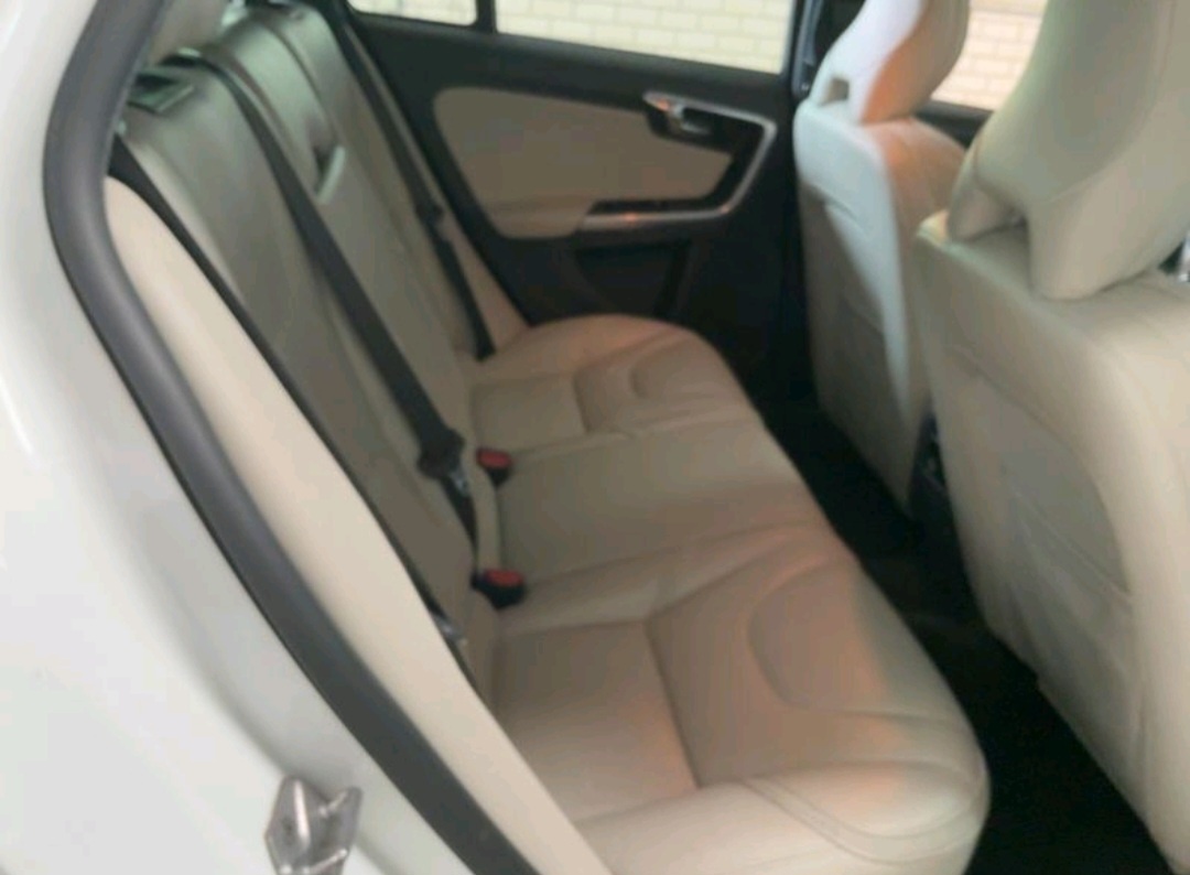 Volvo V60 2.4 D6 plug-in Hybrid awd - 6