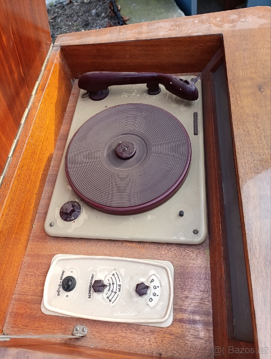 Rádio s gramofonem zn. Tesla typ: 512074 - 6