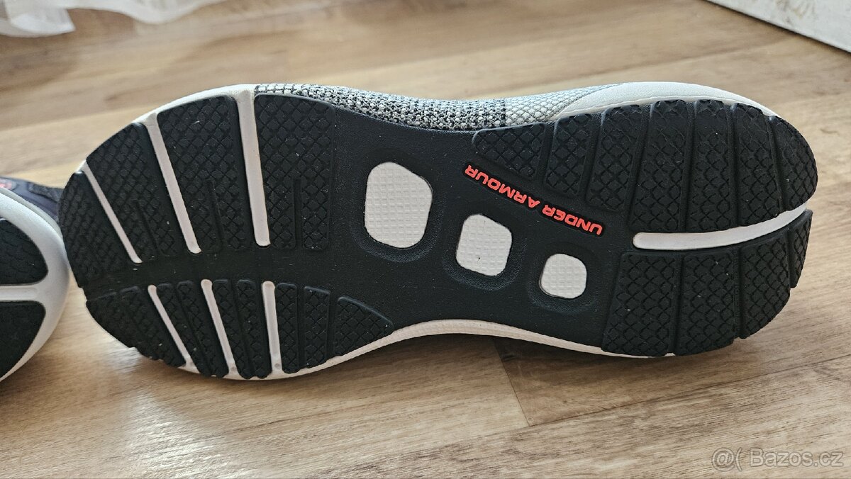 Under Armour UA...Unisexové boty
N - 6