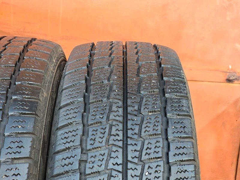 Zimní Hankok 195/70/15C + disky - 6