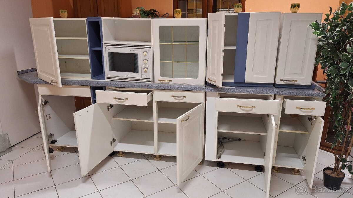 Bílá kuchyňská linka limka v masivu - 6