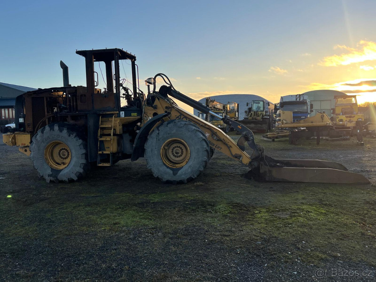 Čelní nakladač CATERPILLAR 930H, ROK 2011 - 6