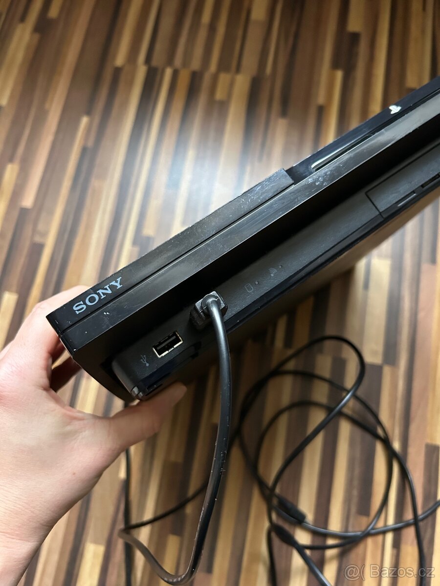 Playstation 3 Slim 320GB + ovládač + 6 hier - 6