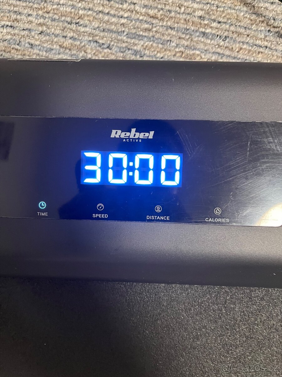 Běžecký / Chodící pás Rebel Active - 6