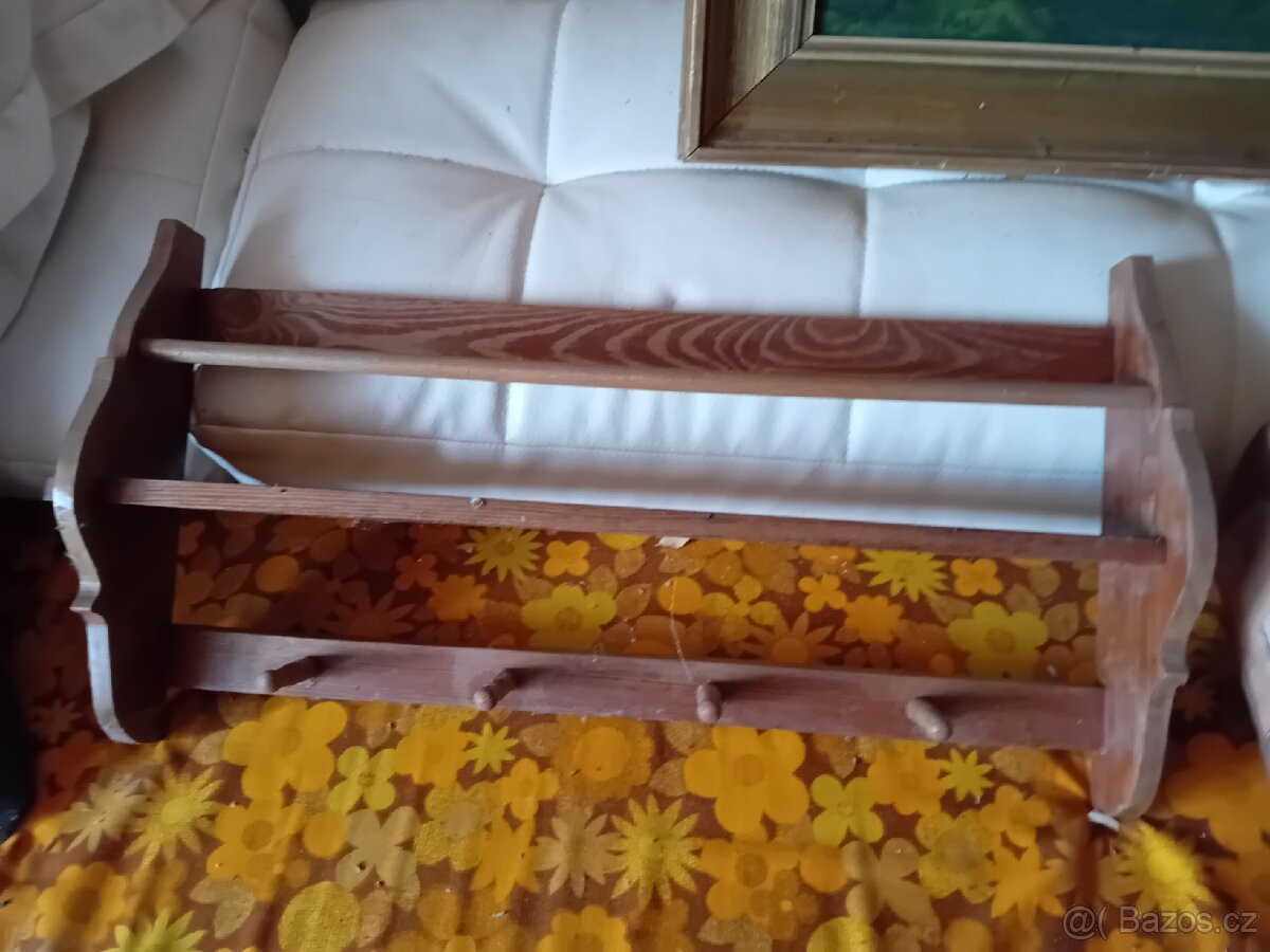 Různé poličky - 6