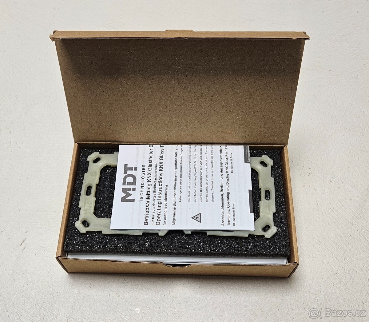 KNX dotykové skleněné tlačítko 8násobné s teplotním čidlem - 6