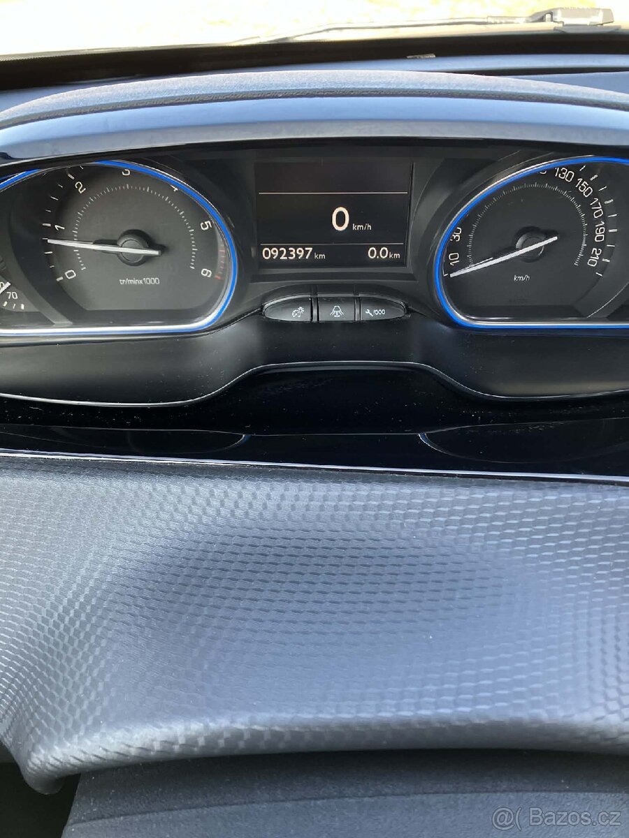 Peugeot 2008 1.6 hdi Allure - 6