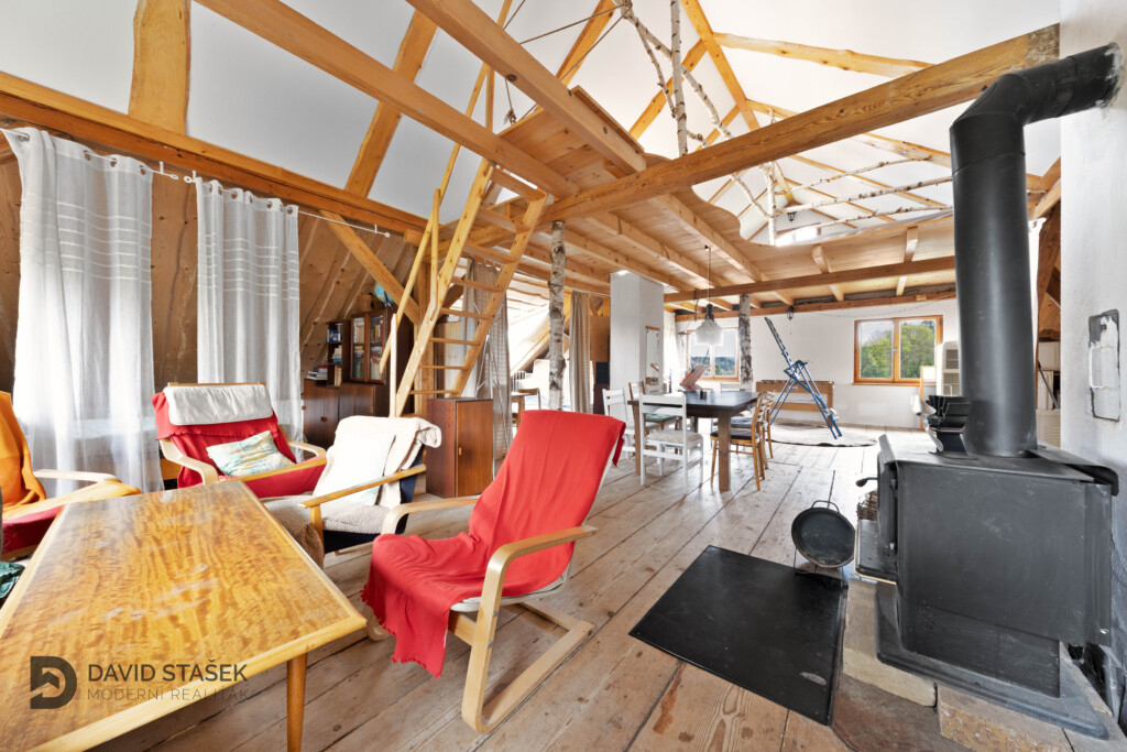 Prodej obrovského domu s různými způsoby využití hned nad Pa - 6