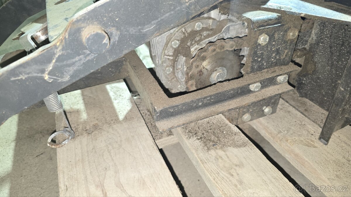 ZAMETACÍ KARTÁČ KOVA LH1200 - 6