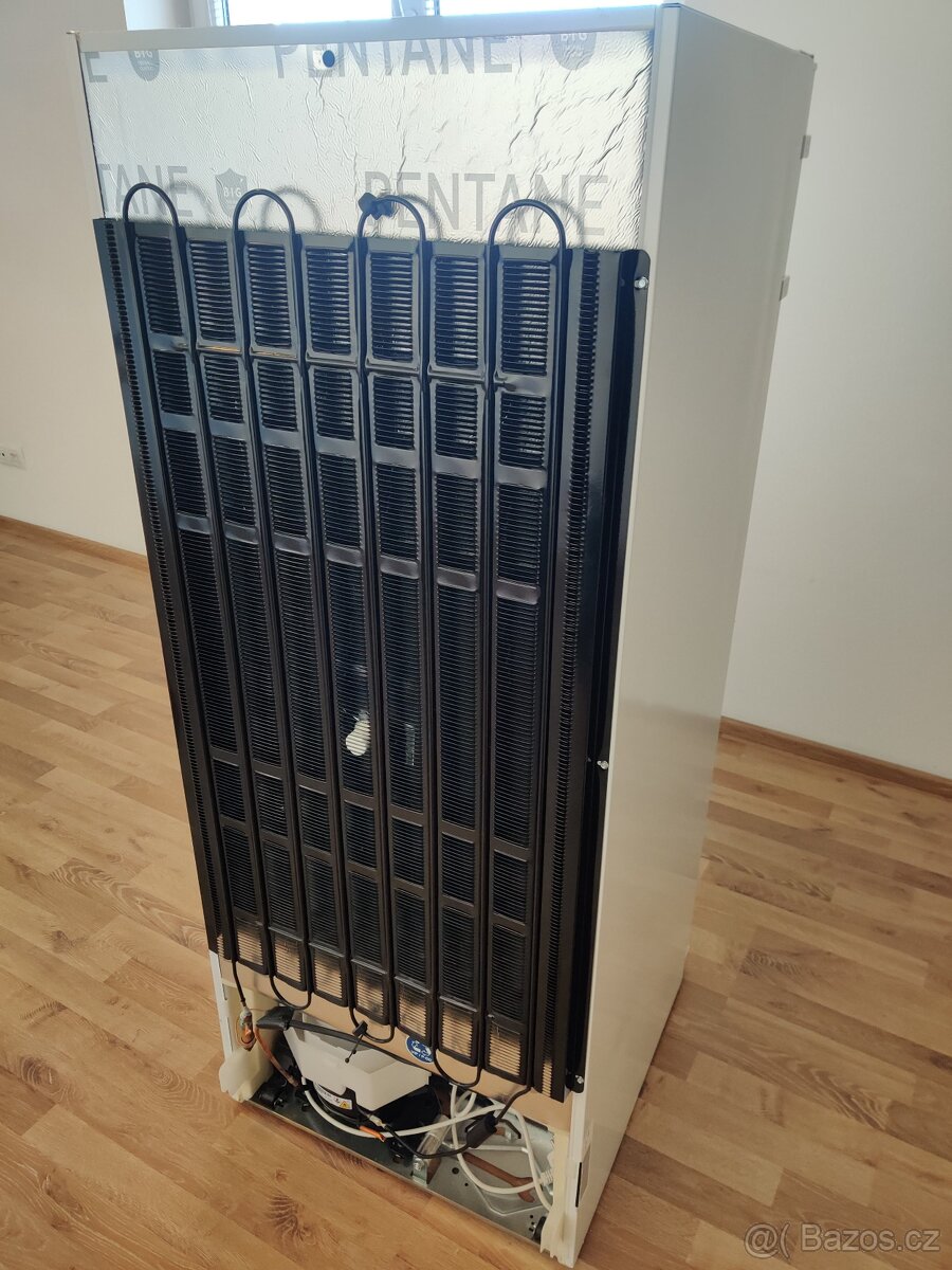 Lednice s mrazákem LIEBHERR KPe290 V ZÁRUCE - 6