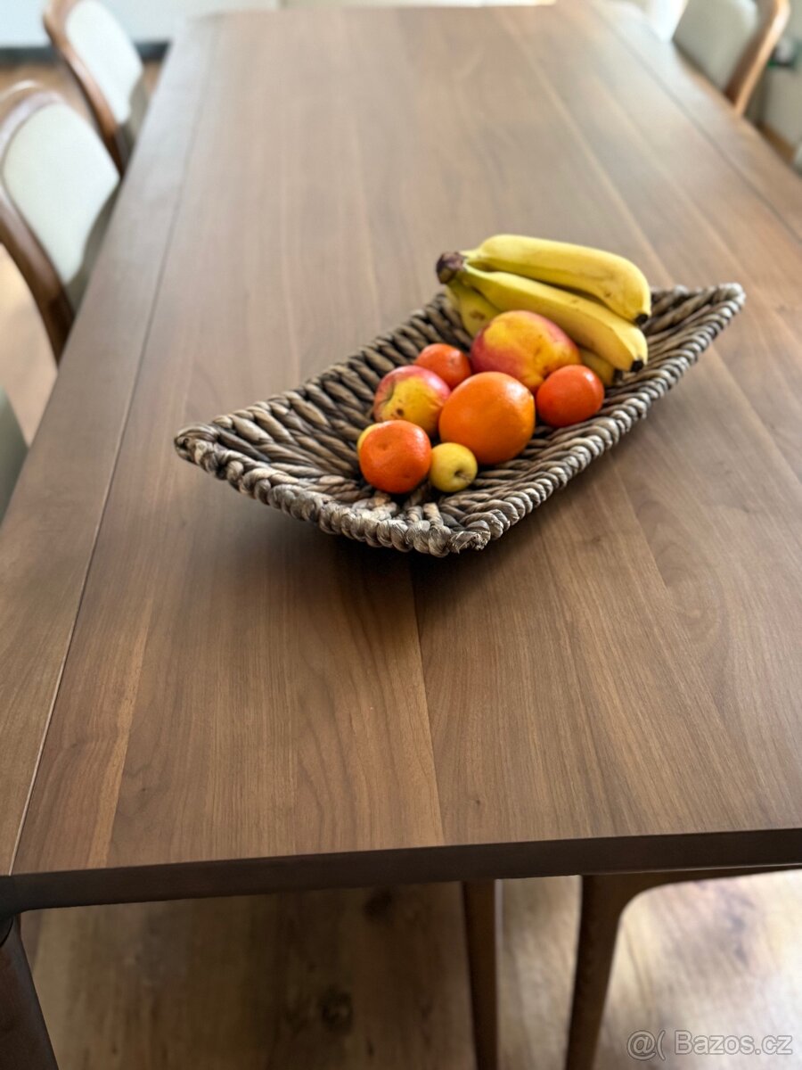 Ořechový jídelní stůl Nový - 6