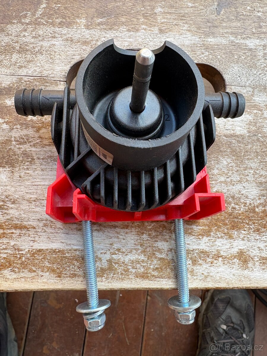 Garážový výprodej - zámky,bazén,čerpadlo,čelisti, - 6