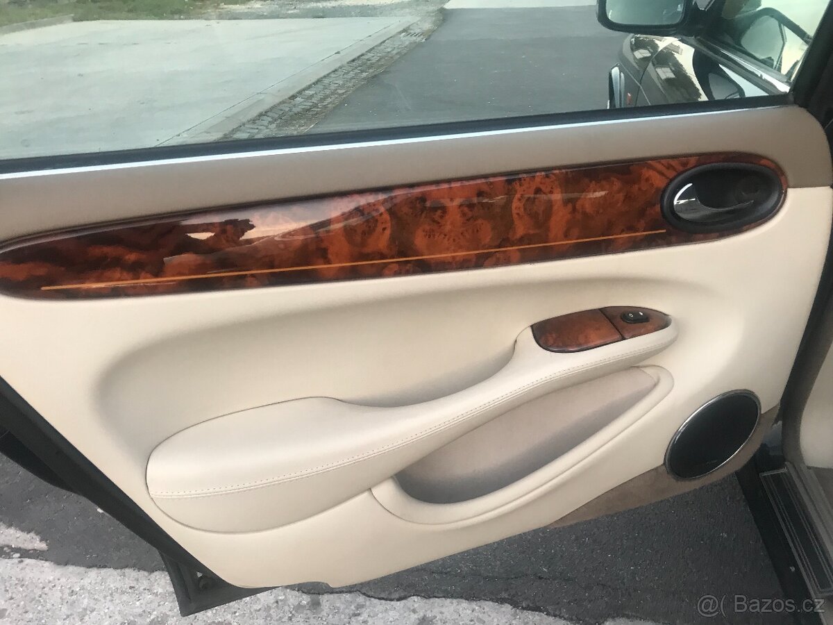 Predám Jaguar Daimler Super V8 long - 6