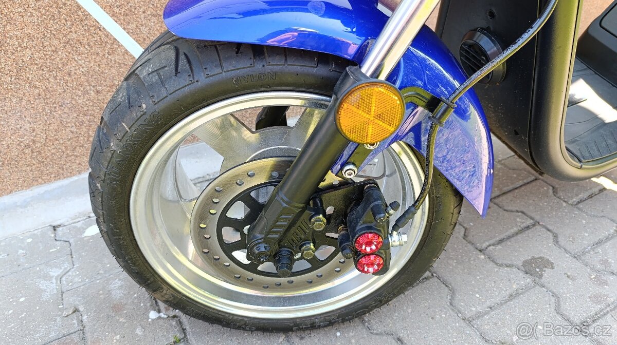 Prodám elektroskútr chopper s výraznou slevou skoro nejetý - 6