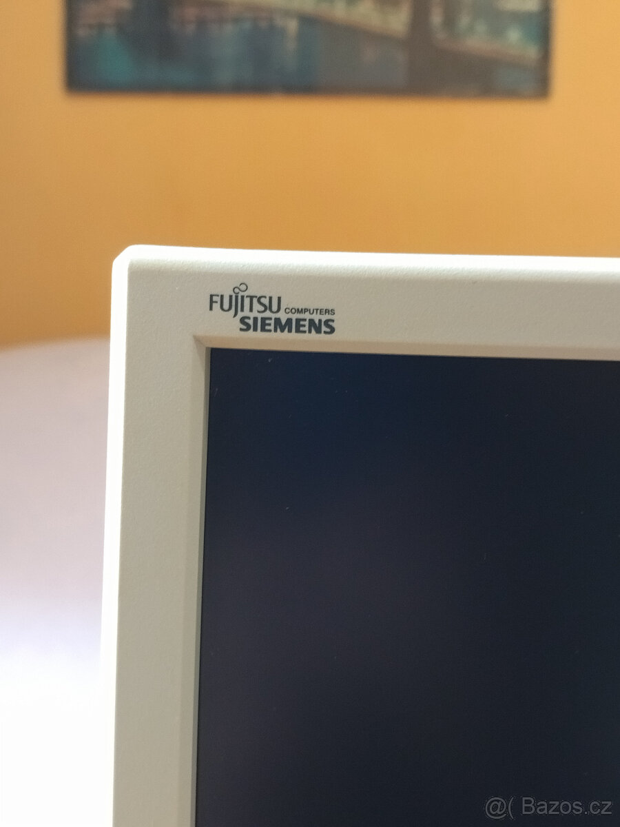 Monitor Fujitsu 22". - 6