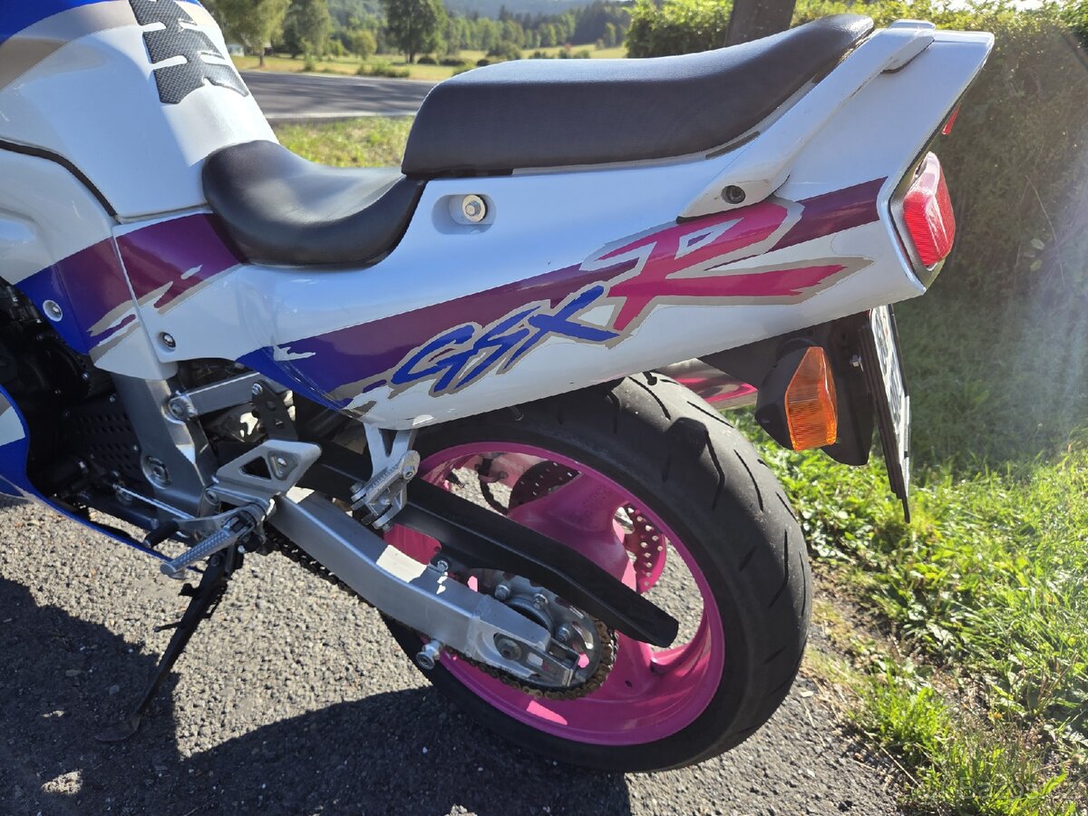 Suzuki gsxr750w - 6