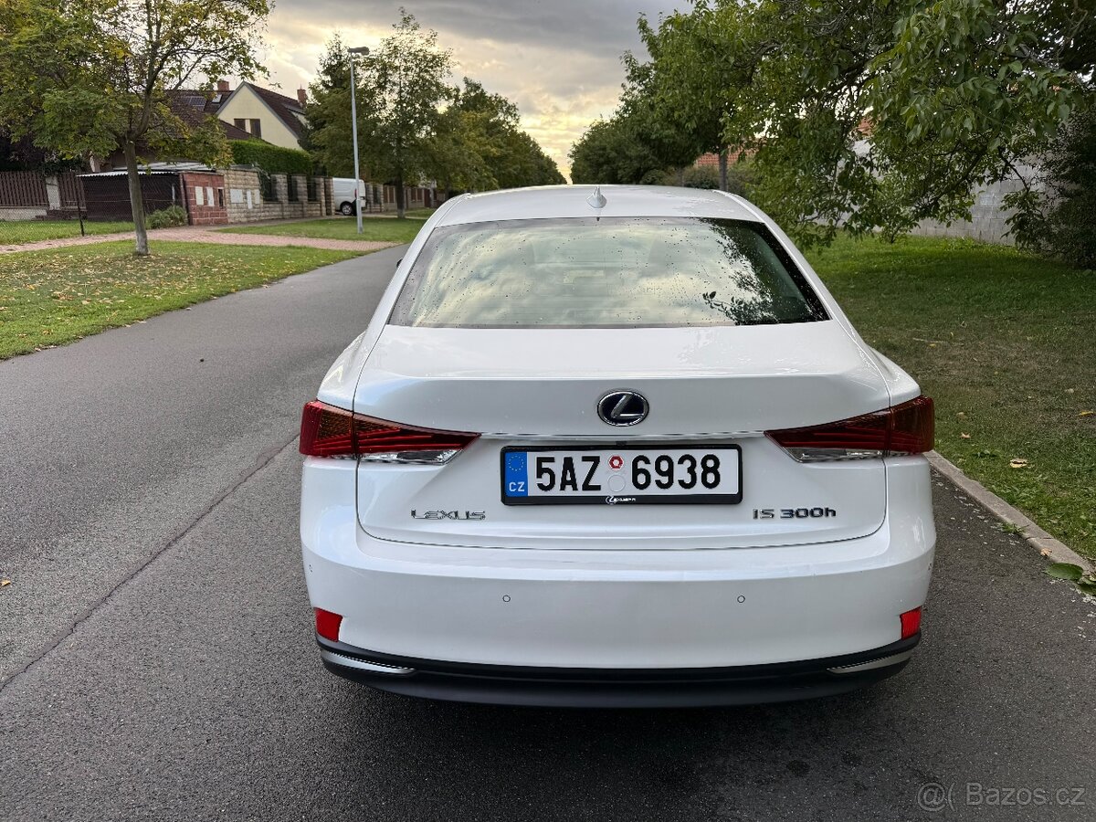 Lexus IS 300h - 6