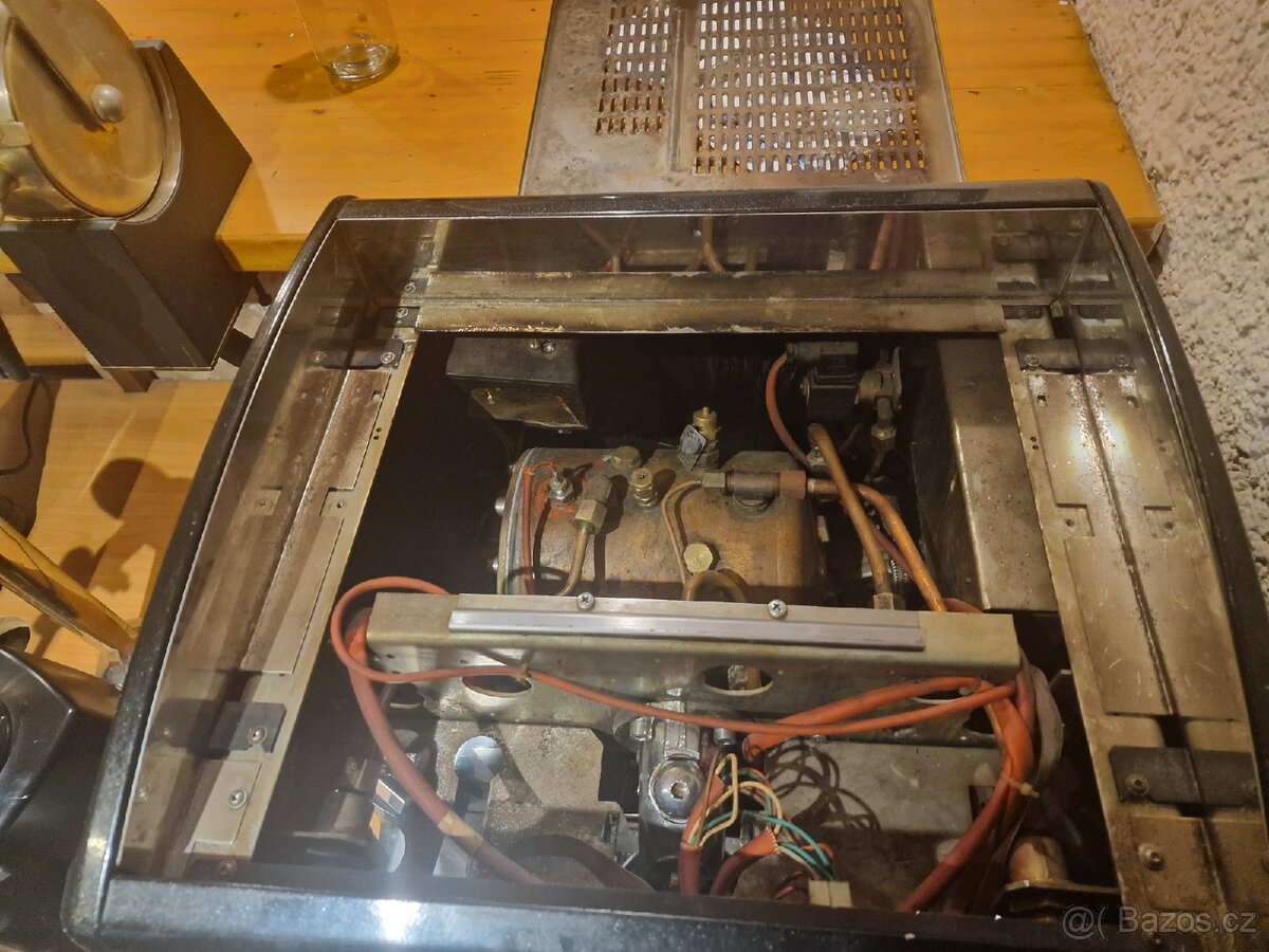 Kávovar a mlýnek Astoria - 6