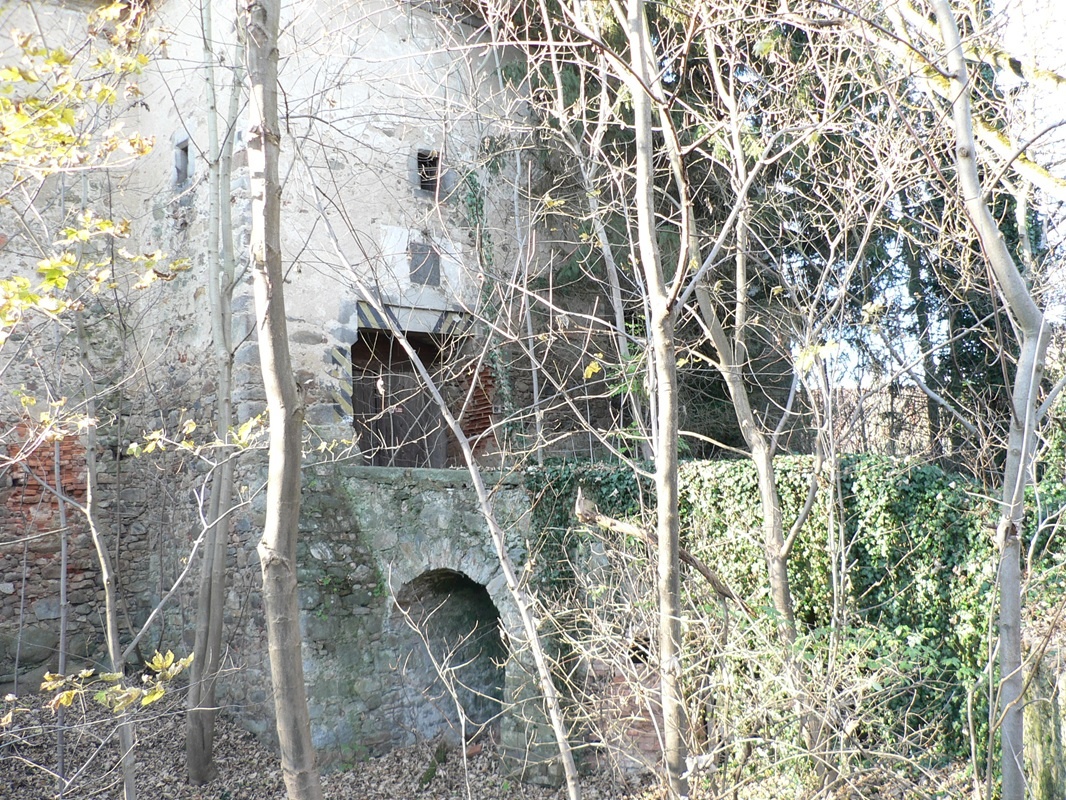 TCHOŘOVICE - středověká tvrz - 6